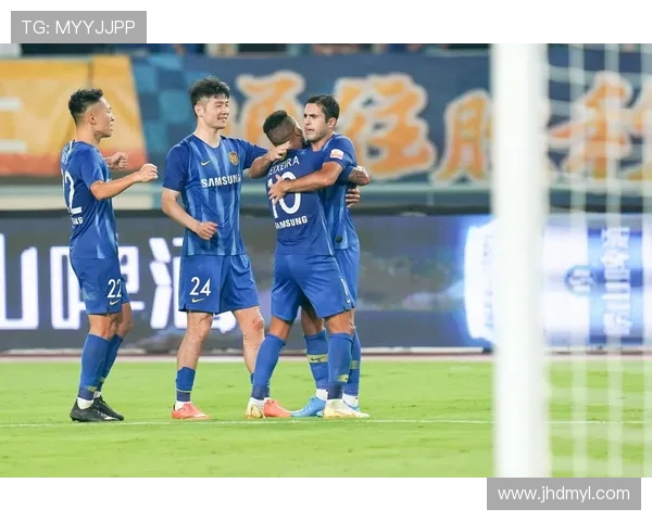 江苏苏宁迎战华夏队全力争胜期待精彩对决与球迷共庆足球盛宴