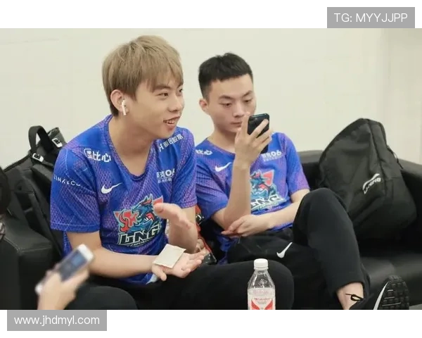 LNG战队在大师赛积分榜上以75分稳居第一位置，展现强劲实力